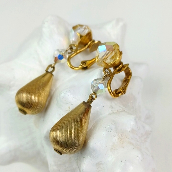 Vintage Style Gold Tone Crystal Like Glamorous Clip-on Earrings - Picture 7 of 10